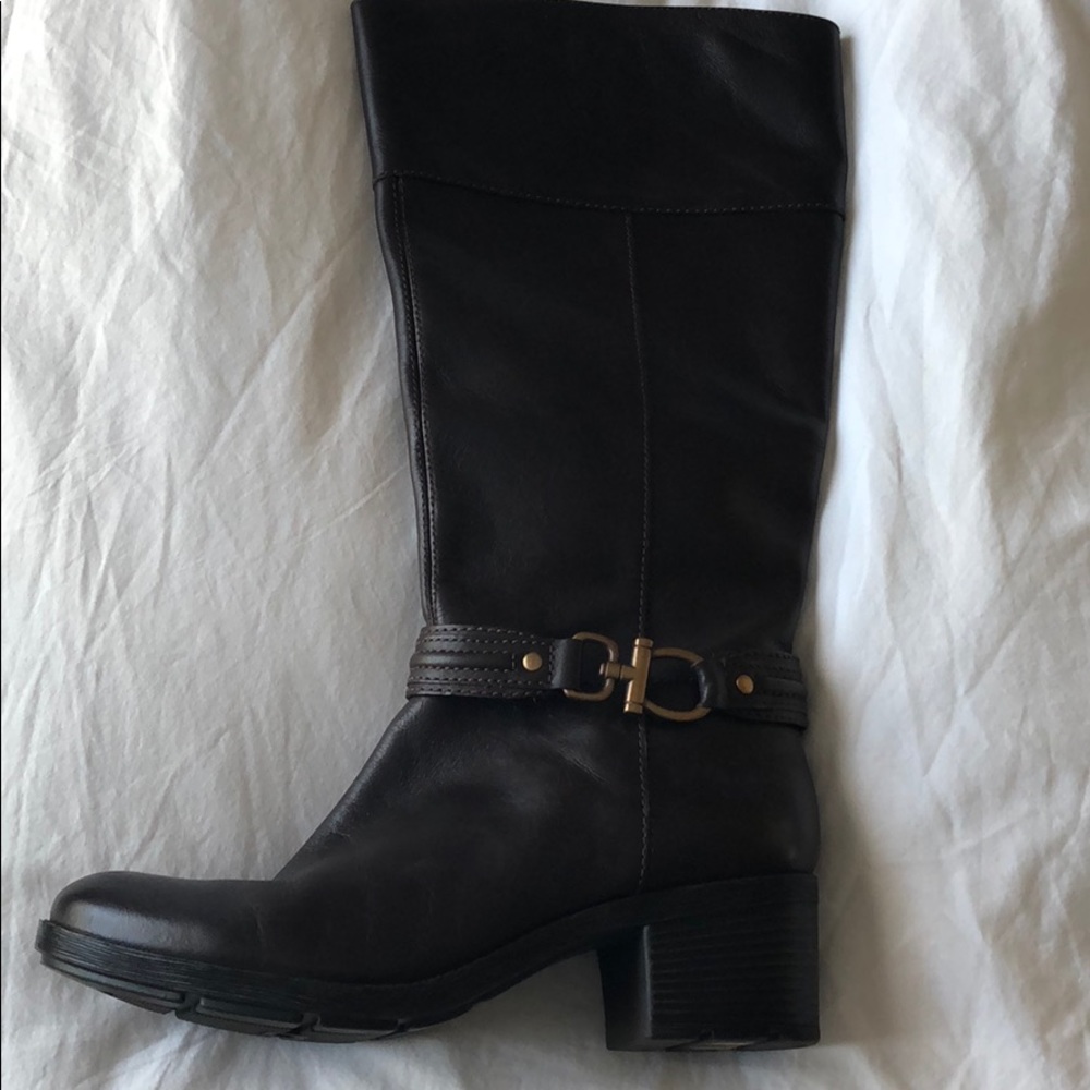 Brown boots